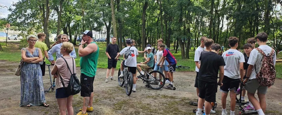 Na miejscu spotkali się samorządowcy i młodzi miłośnicy sportów ekstremalnych