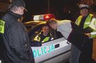 6 listopada 2004. Godz. 21. Na ulice Kościana rusza nietypowy patrol. Policjantom Sekcji Ruchu Drogowego towarzyszy ks. Lech Otta, kapelan policji