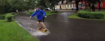 Skimboardem po Placu Wolności