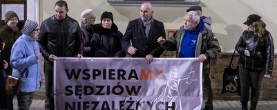 Wspierali sędziów