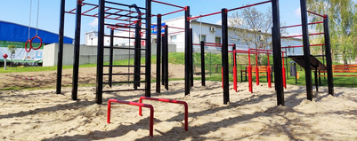 Strefa street workout przy basenie