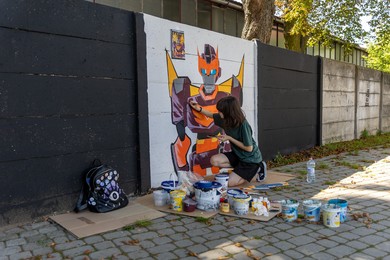 Transformers obok skrzydeł. Powstaje nowy mural