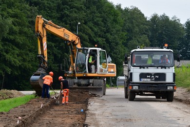 Remontują drogę w Robaczynie