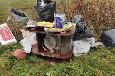 Kolejne śmieci na drodze. Kiedy to się skończy?