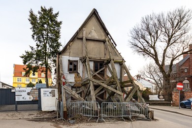 Domek Masztalerza w rękach miasta. Zostanie rozebrany