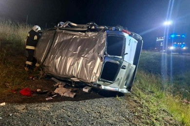 Dachowanie na S5. Kierowca wyszedł z opresji bez poważnych obrażeń
