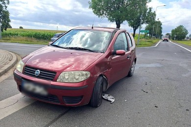 Kolizja na ul. Śmigielskiej. Zderzyły się dwa samochody